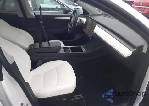 2022 Tesla Model Y Long Range Dual Motor All-Wheel Drive z USA, uszkodzony, nr VIN 7SAYGDEE7NF537535